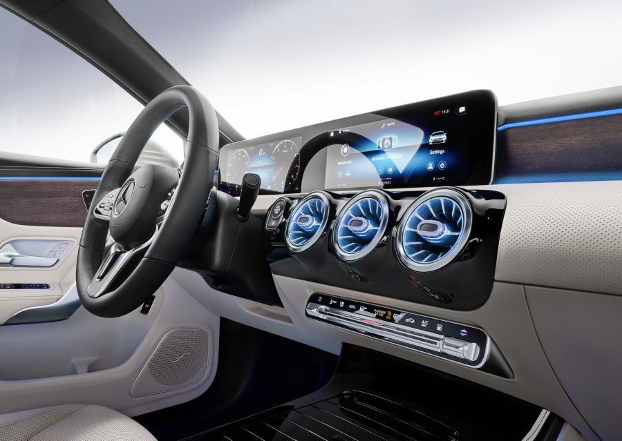 Детали интерьера Mercedes-Benz A-Class Sedan (V177) 2018 года  (WW) (фото 16 из 19)